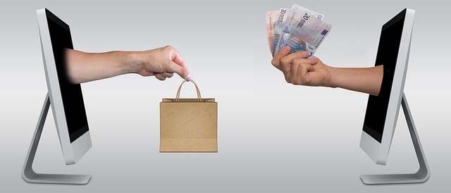 interfaz saas educativa con tarjetas flotantes faq curso e-commerce barcelona