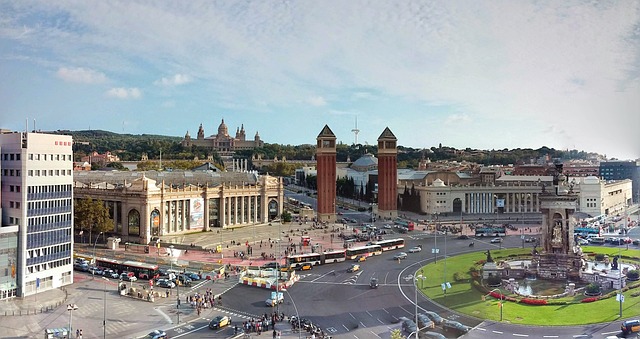 equipo educativo barcelona planificando contenido de e-commerce y procesos